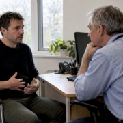 Patient discussing fruit-related symptoms with GP